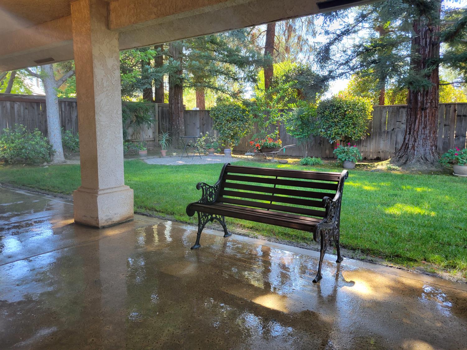 819 E Woodhaven Ln, Fresno, CA 93720