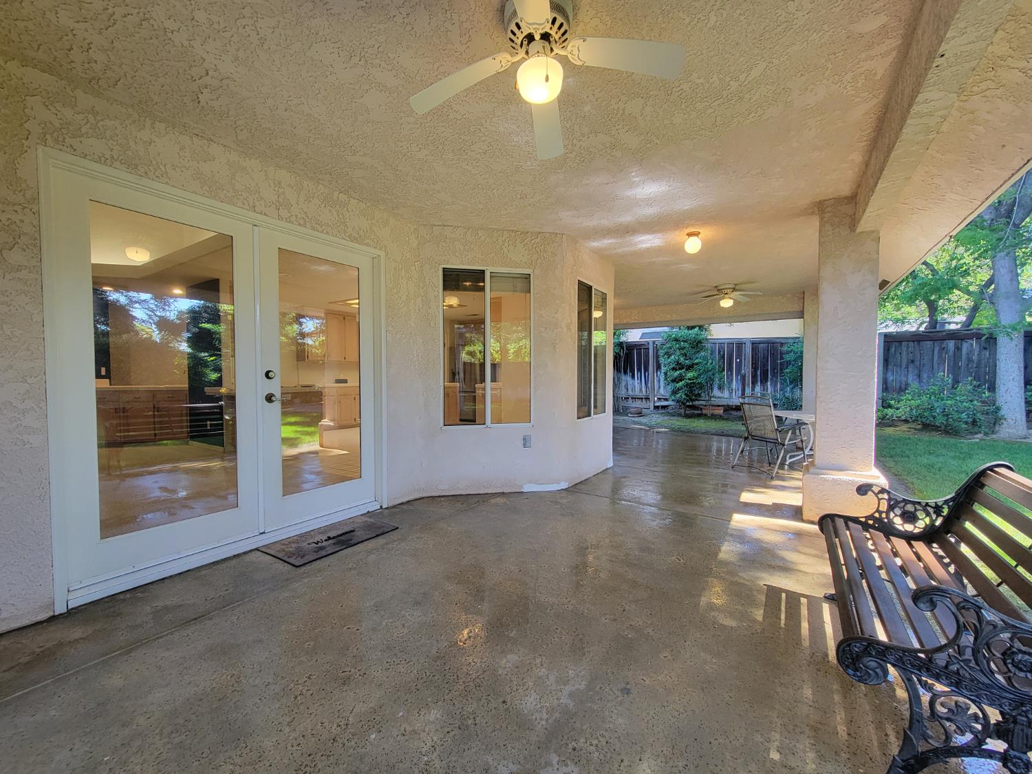 819 E Woodhaven Ln, Fresno, CA 93720