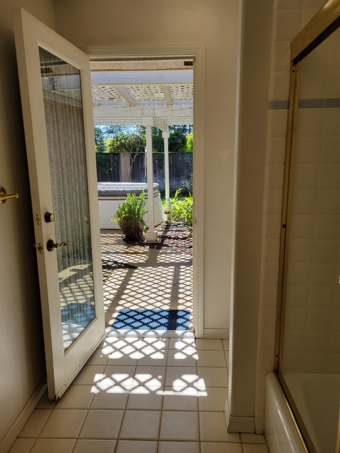 819 E Woodhaven Ln, Fresno, CA 93720