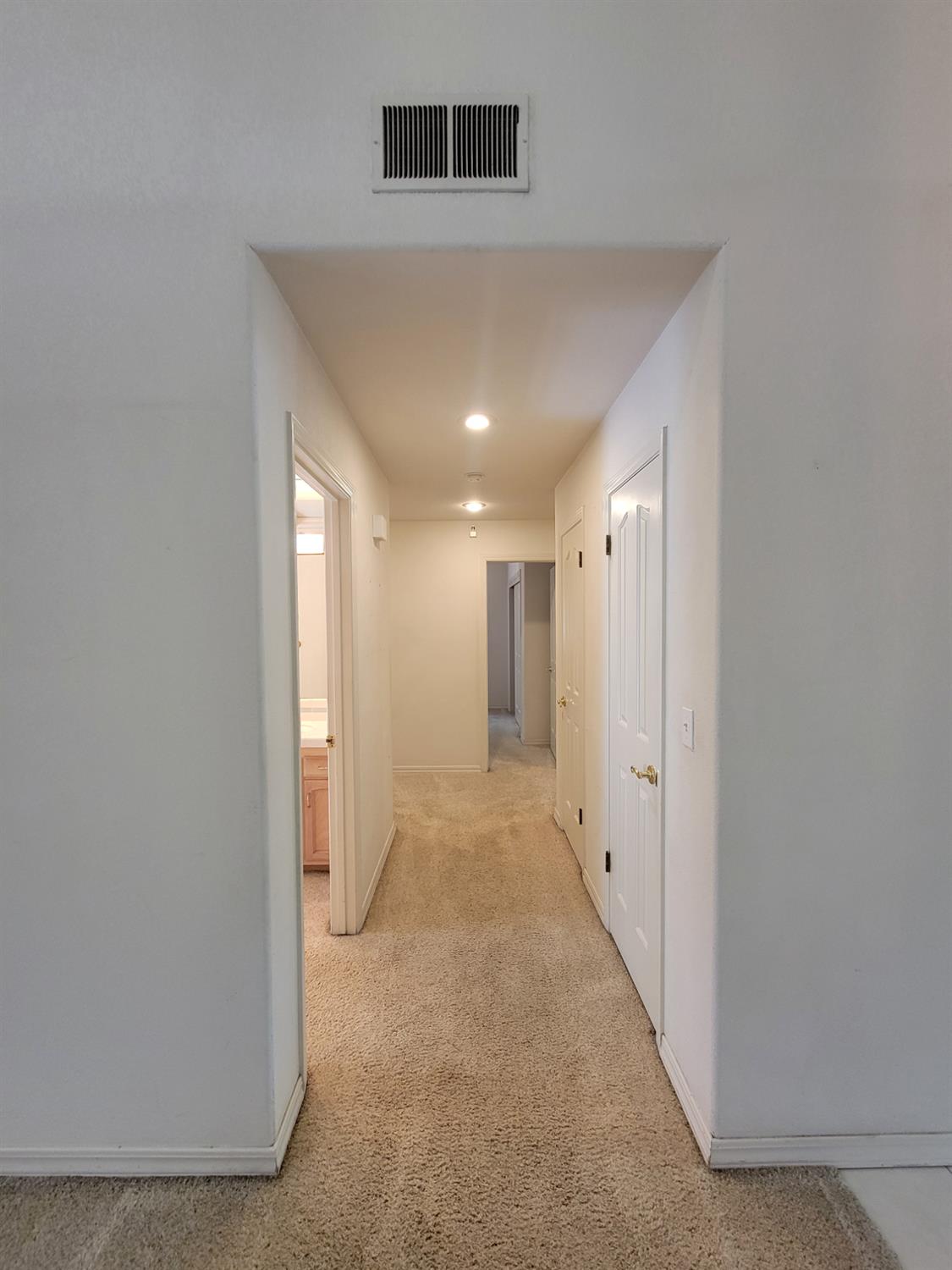 819 E Woodhaven Ln, Fresno, CA 93720