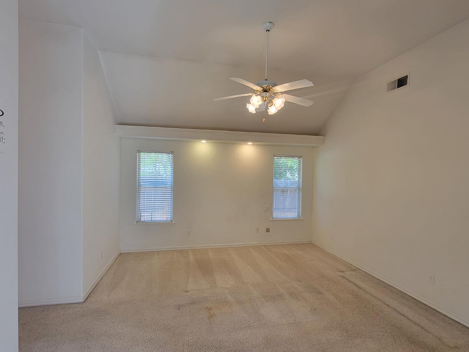 819 E Woodhaven Ln, Fresno, CA 93720