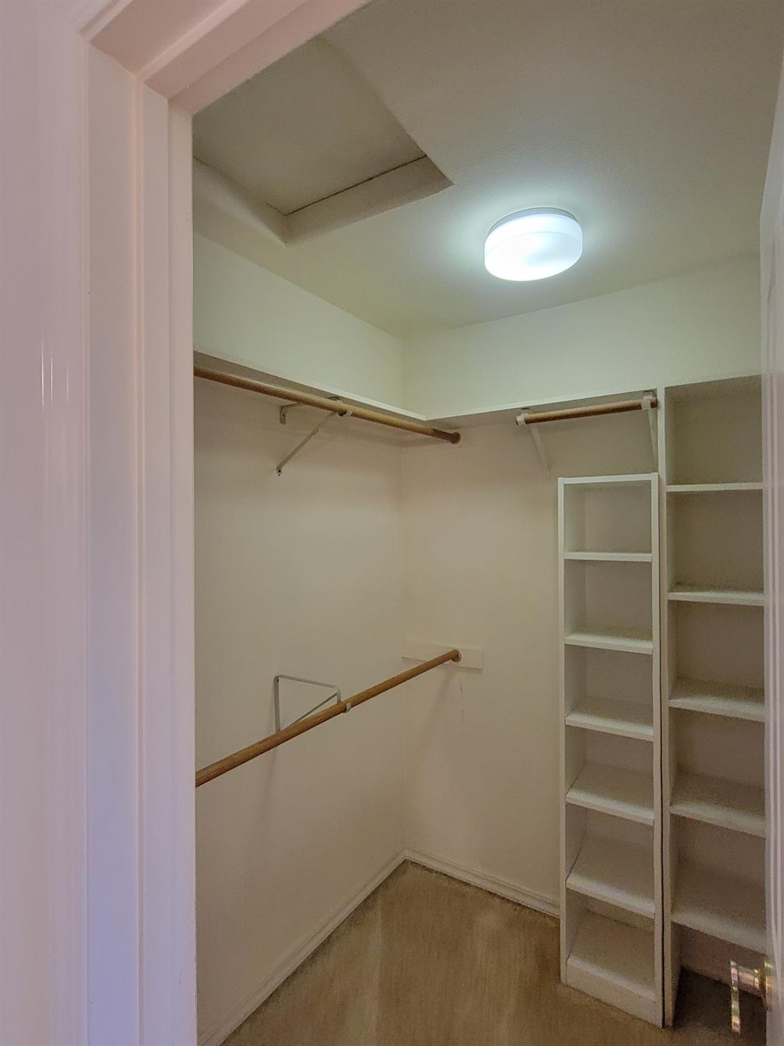 819 E Woodhaven Ln, Fresno, CA 93720