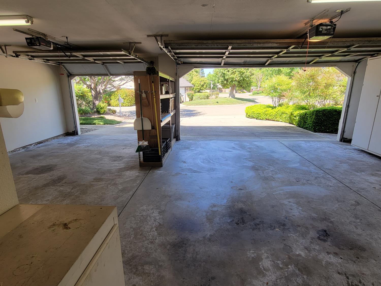 819 E Woodhaven Ln, Fresno, CA 93720