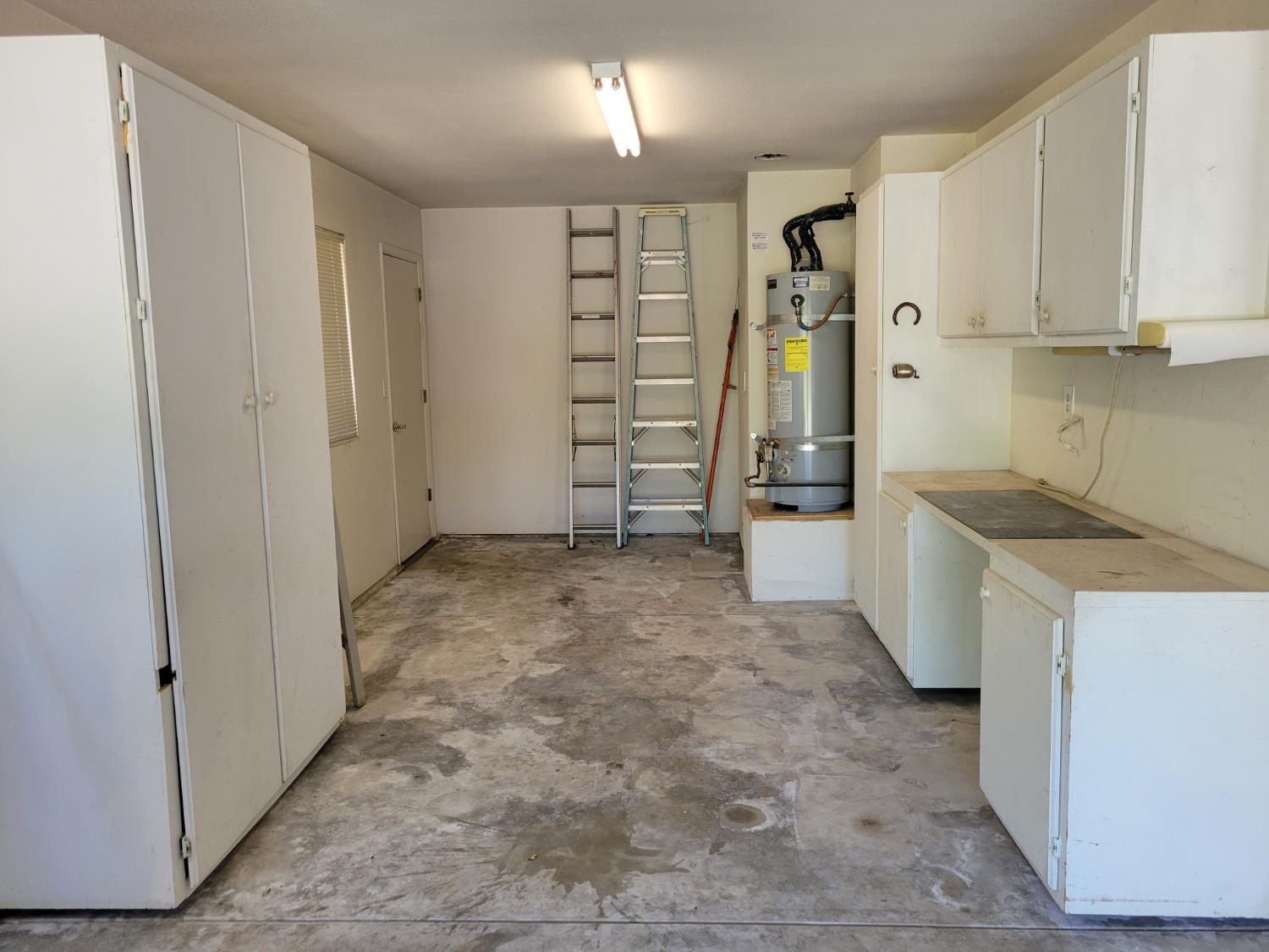 819 E Woodhaven Ln, Fresno, CA 93720