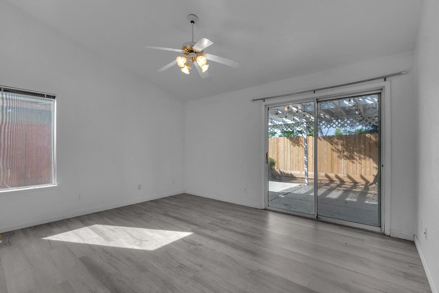 2671 Fremont Ave, Clovis, CA 93611