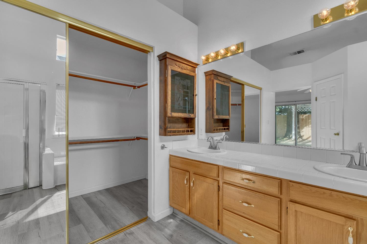 2671 Fremont Ave, Clovis, CA 93611