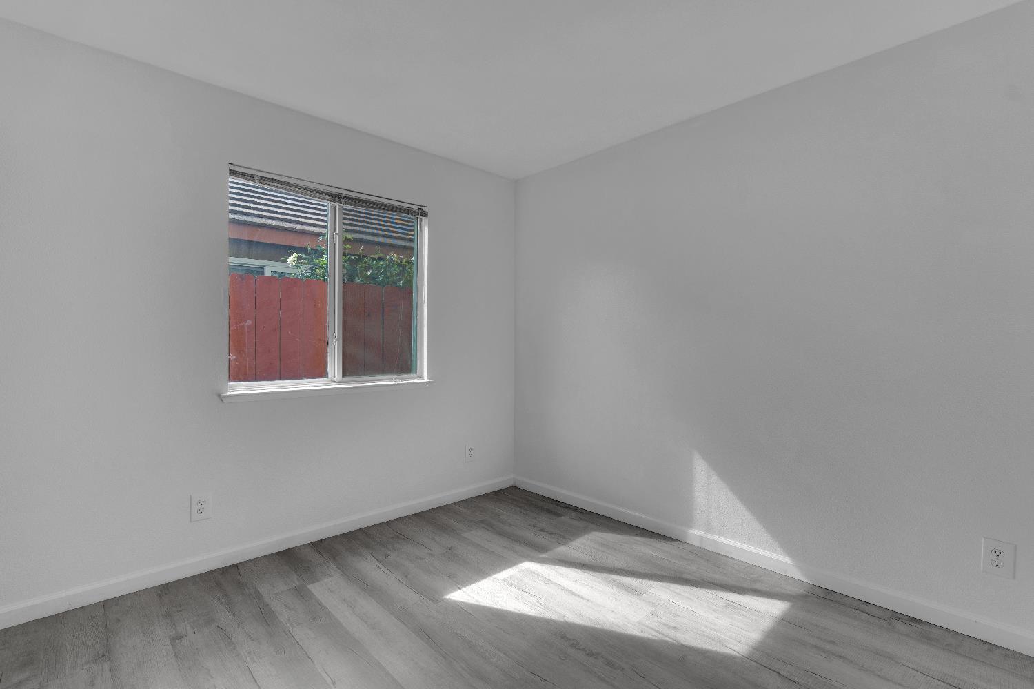 2671 Fremont Ave, Clovis, CA 93611