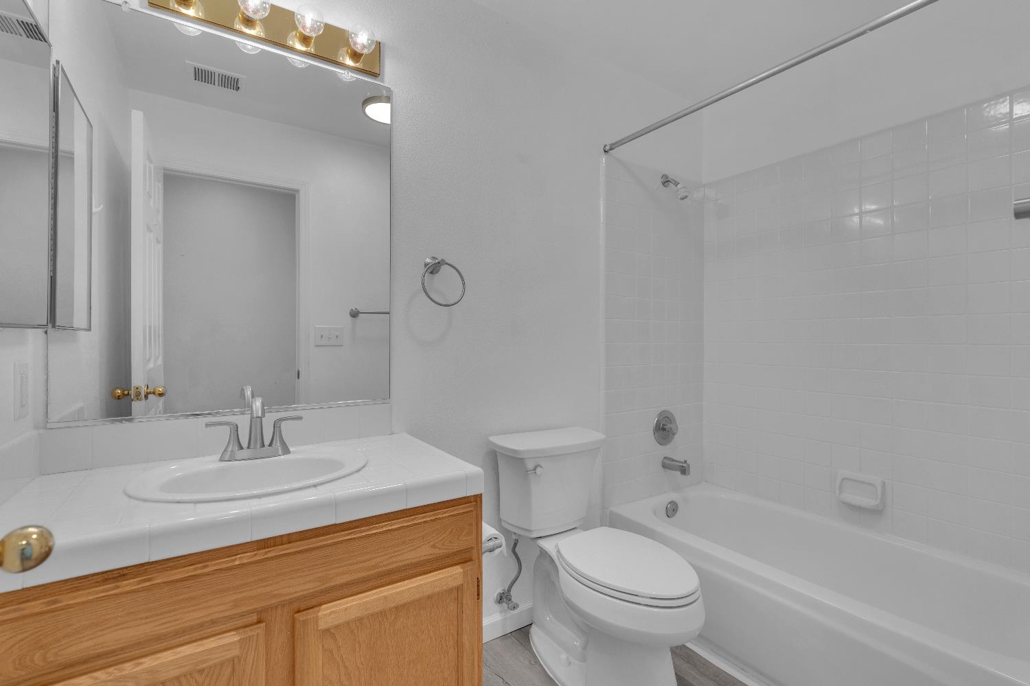 2671 Fremont Ave, Clovis, CA 93611