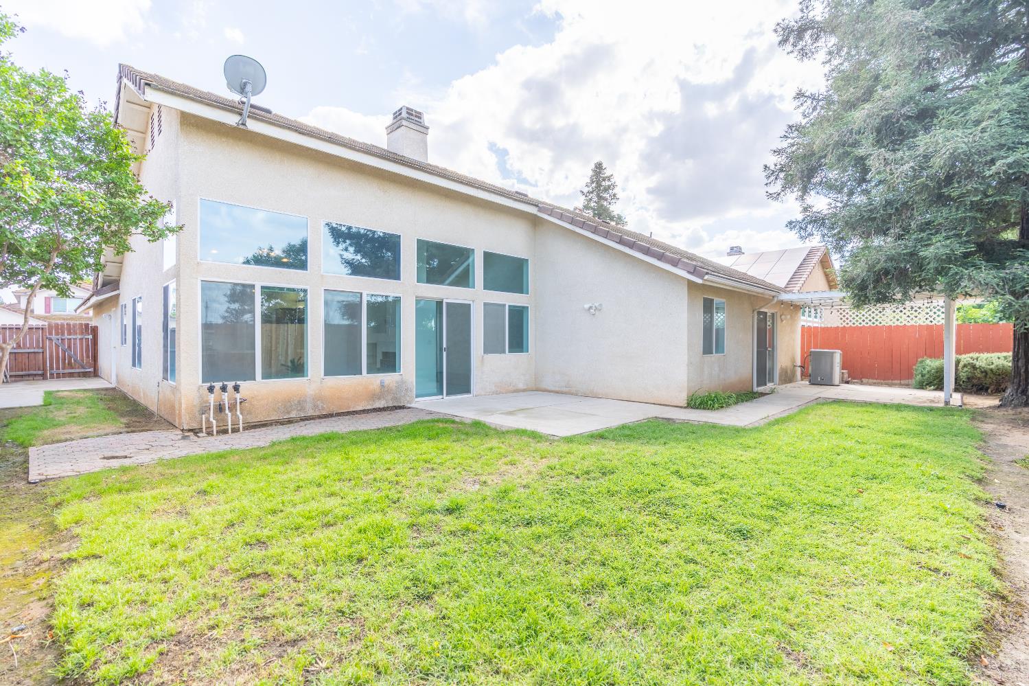 2671 Fremont Ave, Clovis, CA 93611