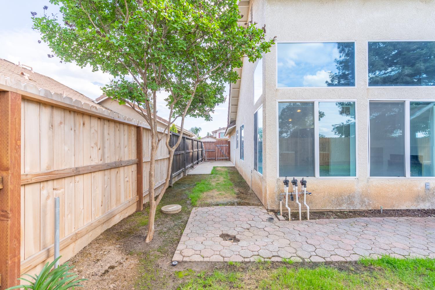 2671 Fremont Ave, Clovis, CA 93611