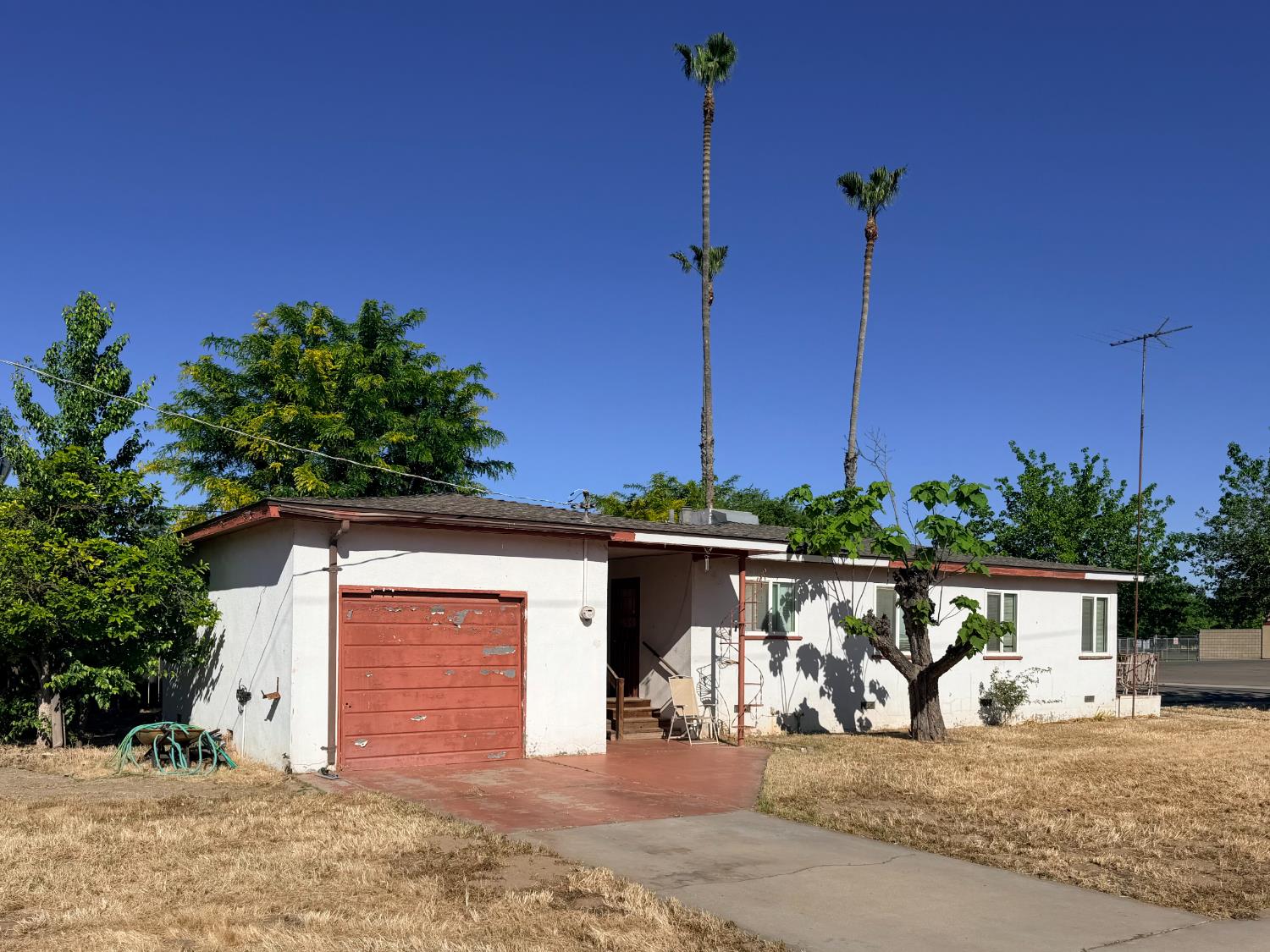 15445 W E St, Kerman, CA 93630