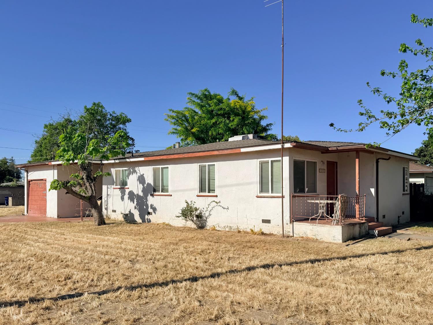 15445 W E St, Kerman, CA 93630