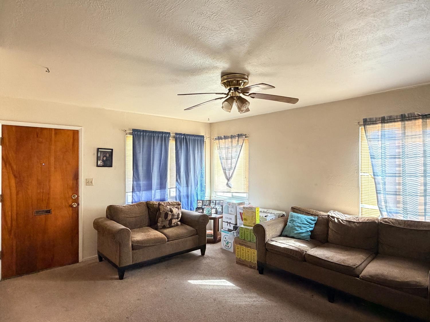 15445 W E St, Kerman, CA 93630