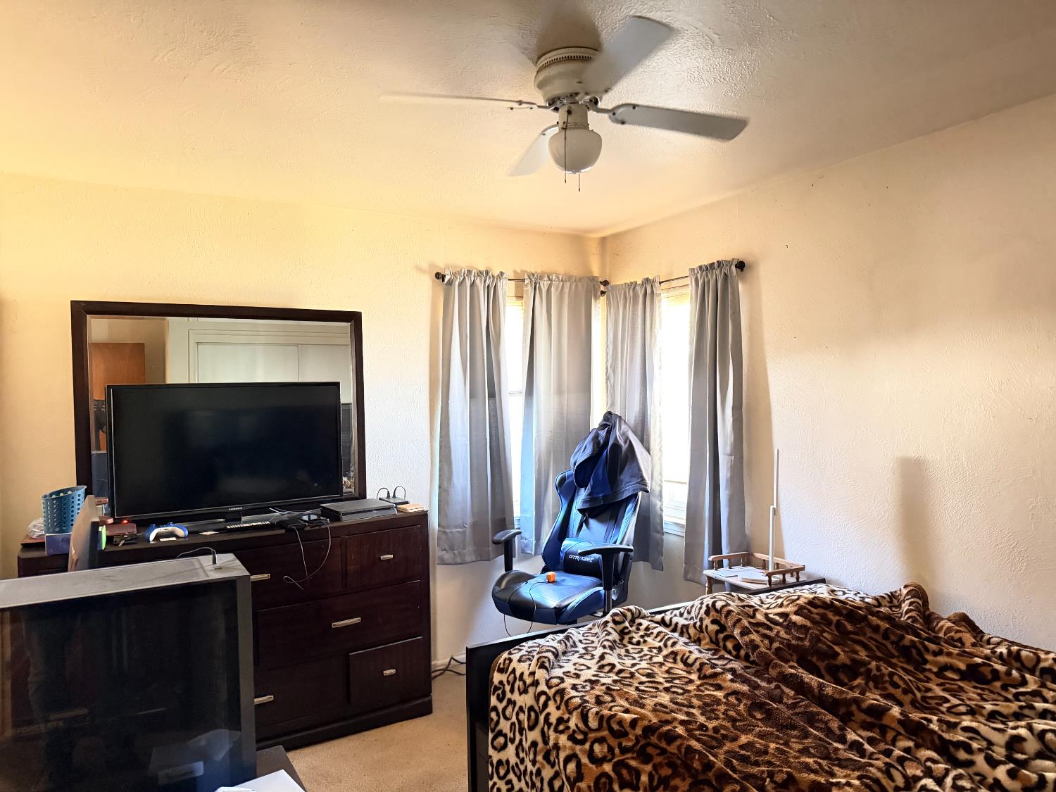 15445 W E St, Kerman, CA 93630