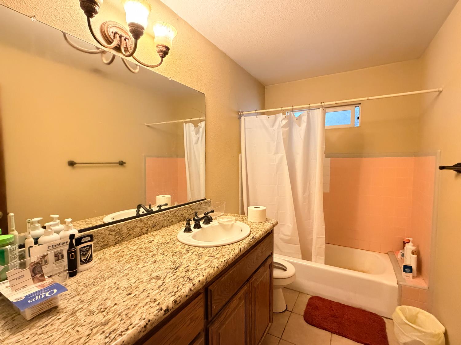 15445 W E St, Kerman, CA 93630