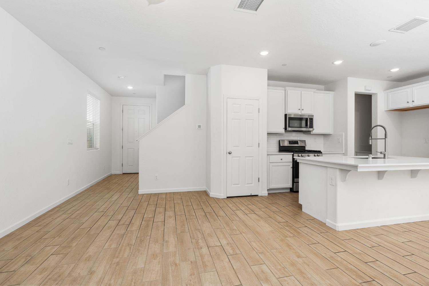 6389 E Moscato Dr, Fresno, CA 93727