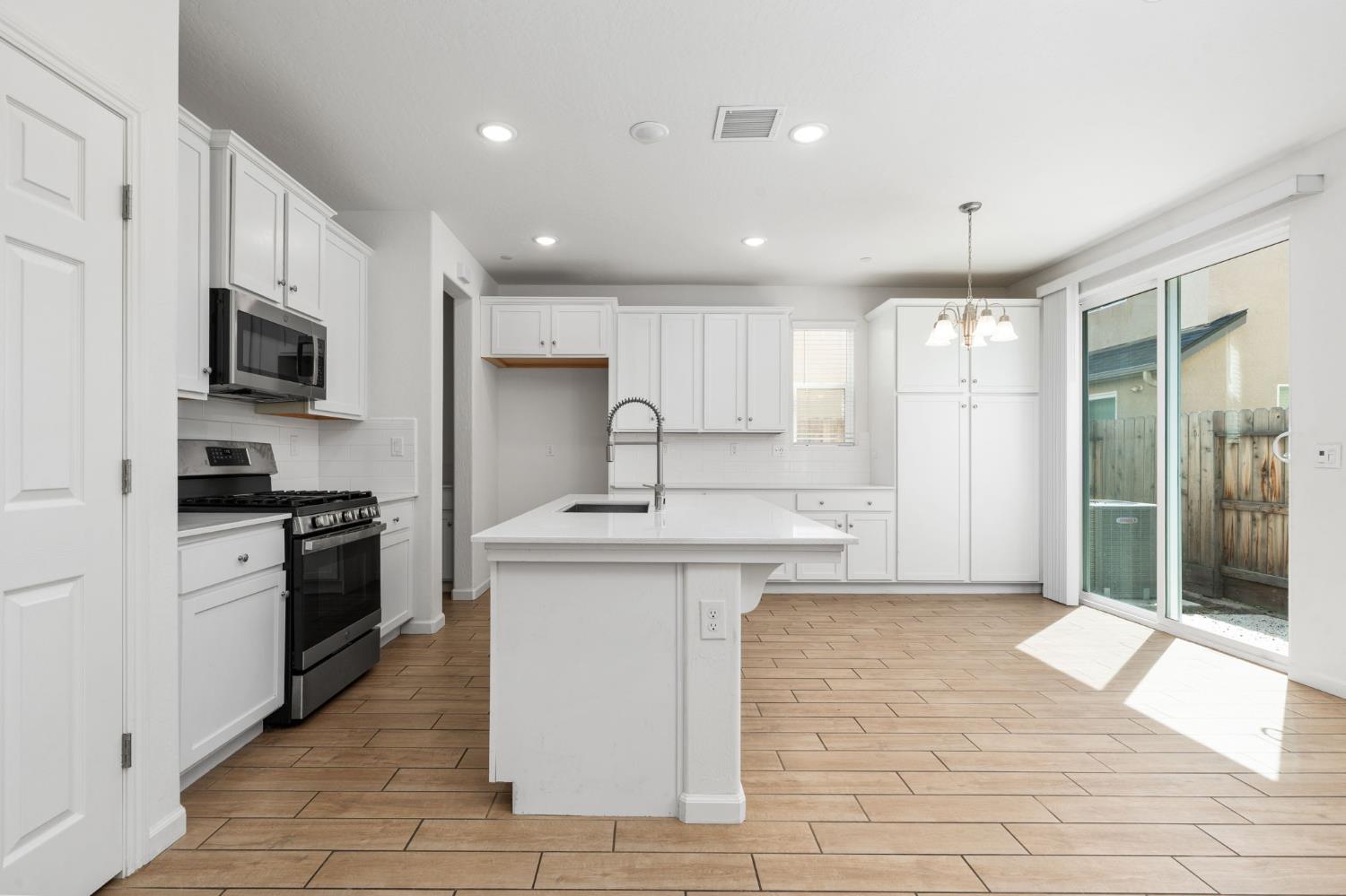 6389 E Moscato Dr, Fresno, CA 93727