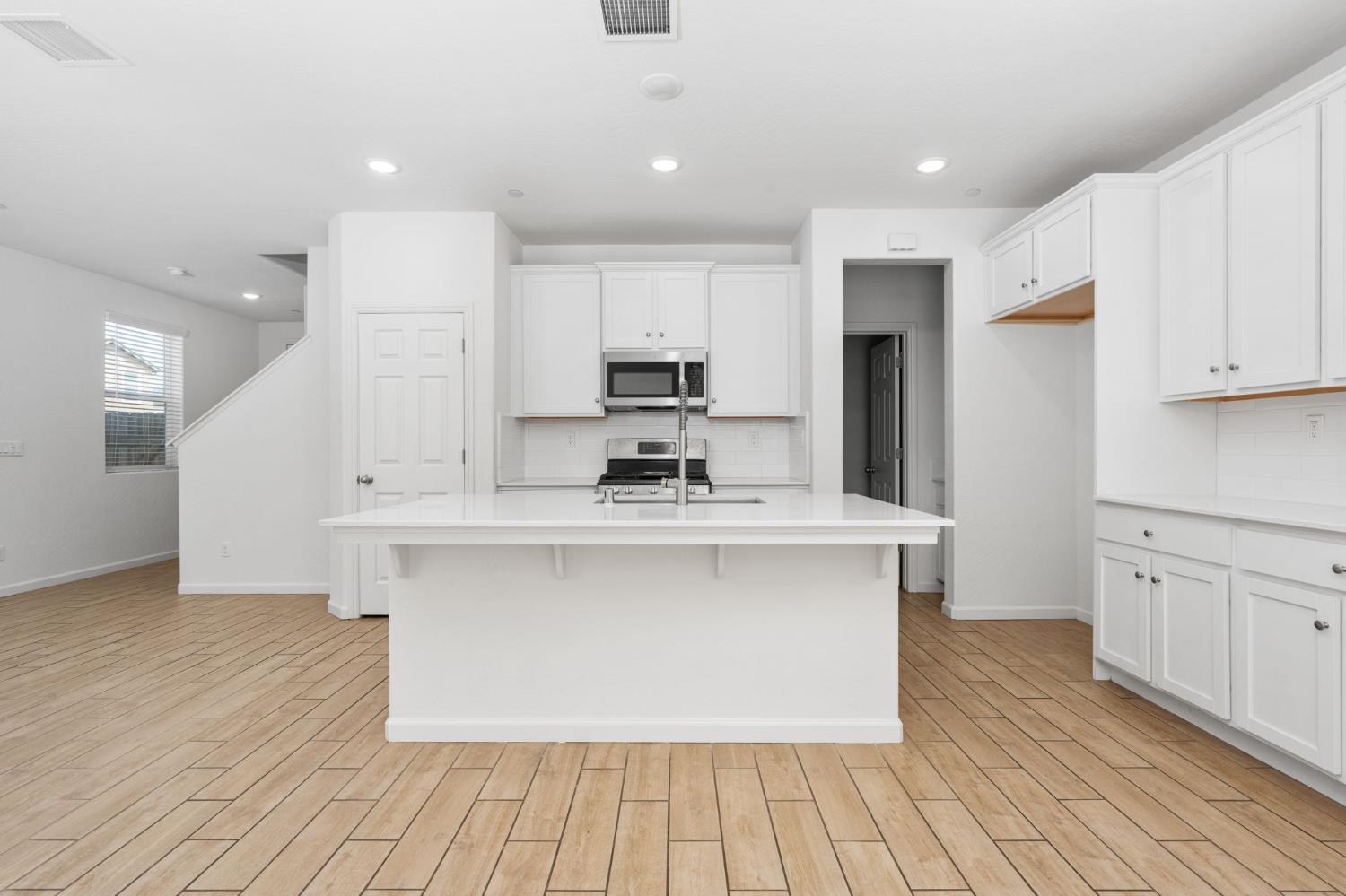 6389 E Moscato Dr, Fresno, CA 93727