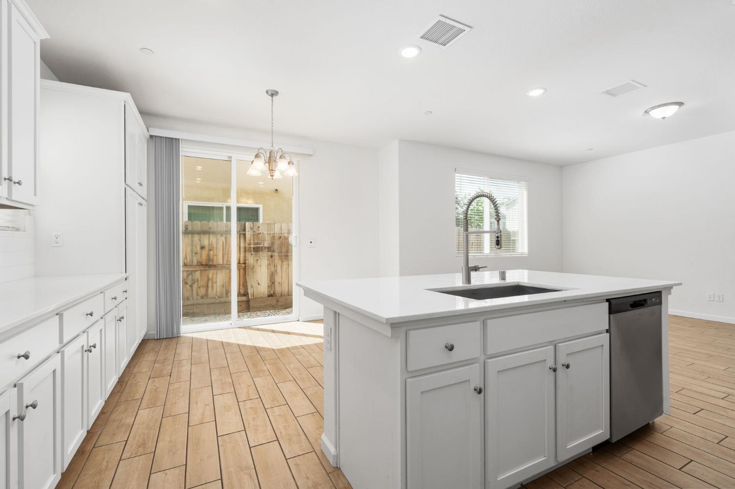 6389 E Moscato Dr, Fresno, CA 93727