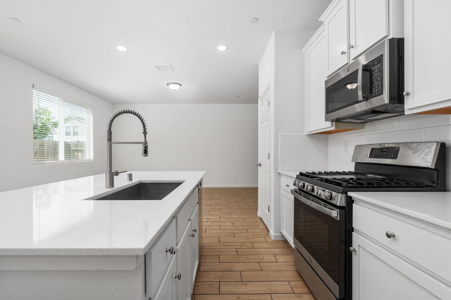 6389 E Moscato Dr, Fresno, CA 93727