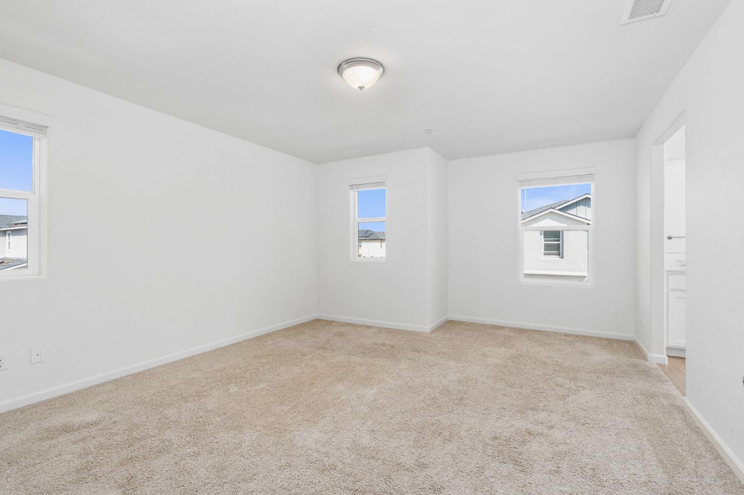 6389 E Moscato Dr, Fresno, CA 93727