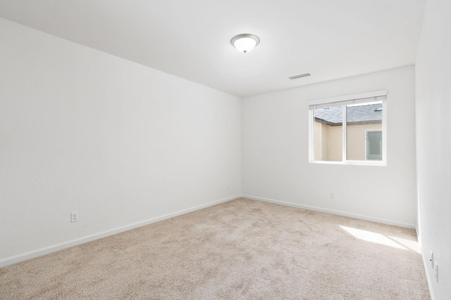 6389 E Moscato Dr, Fresno, CA 93727