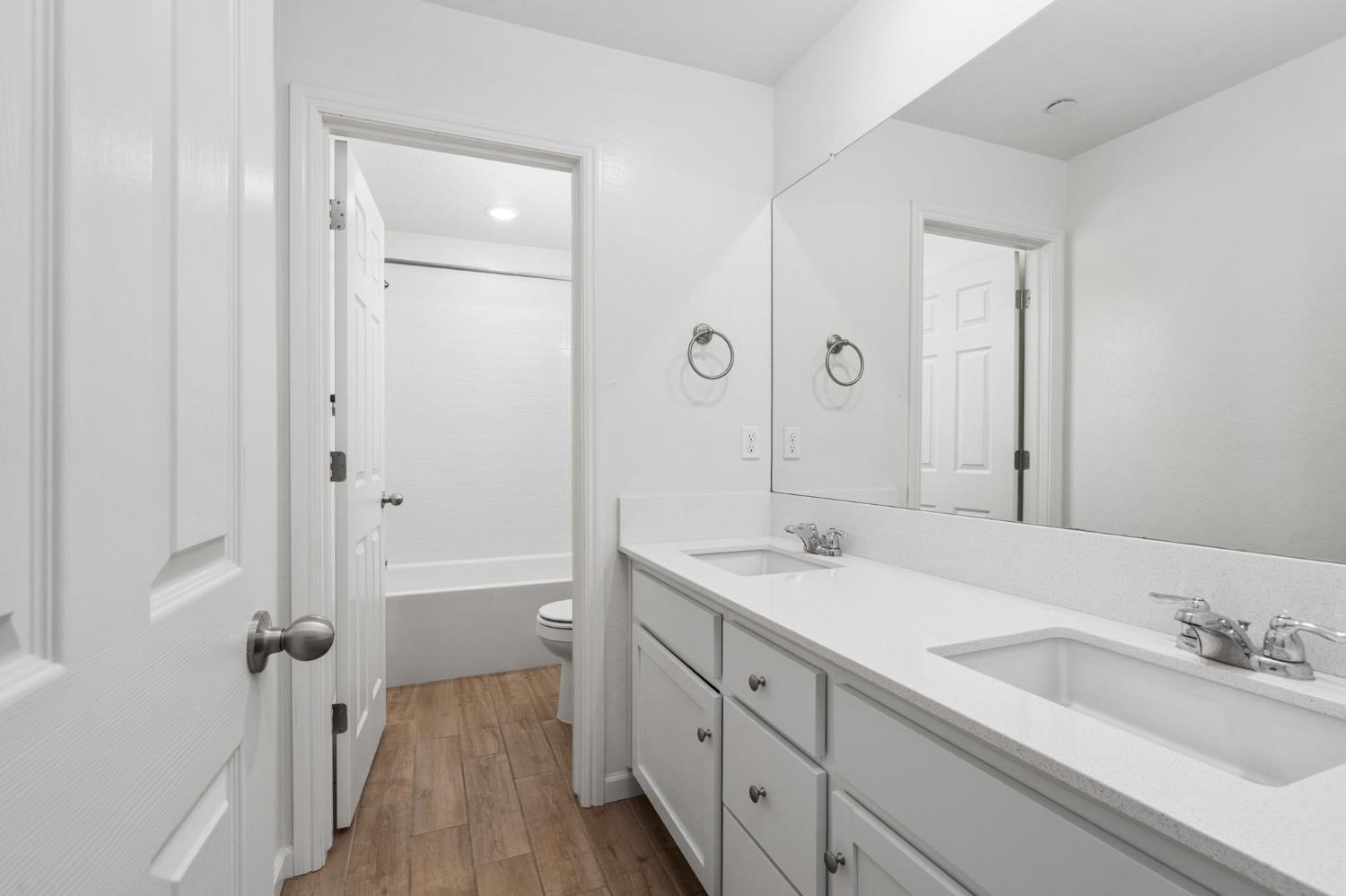 6389 E Moscato Dr, Fresno, CA 93727