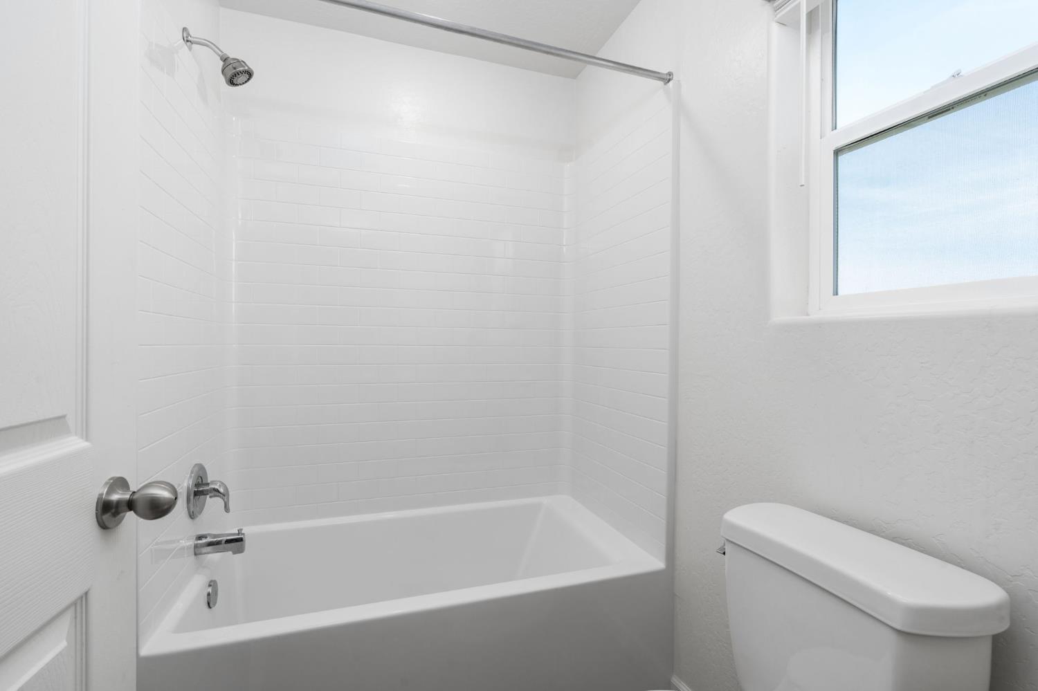 6389 E Moscato Dr, Fresno, CA 93727