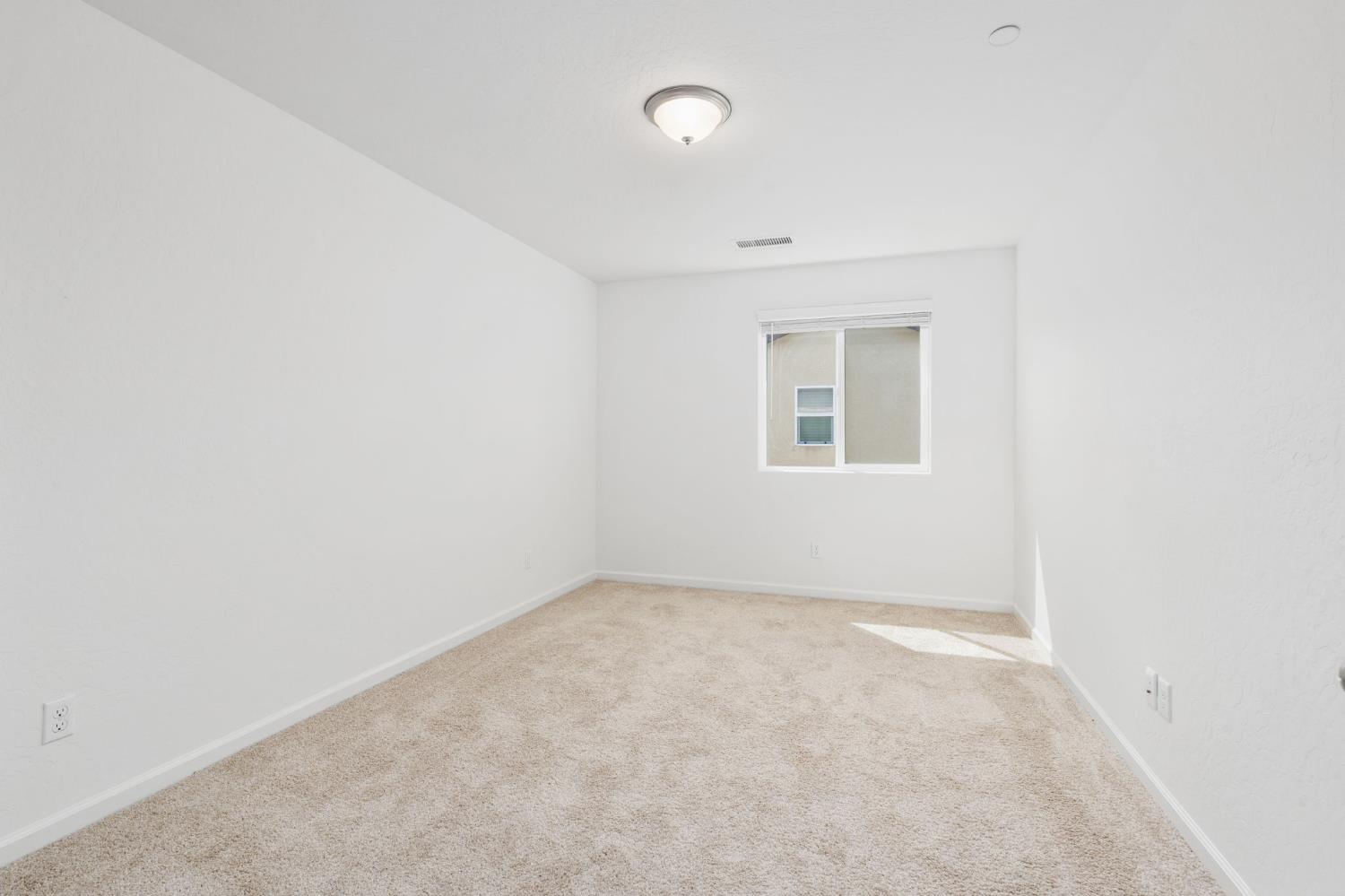 6389 E Moscato Dr, Fresno, CA 93727