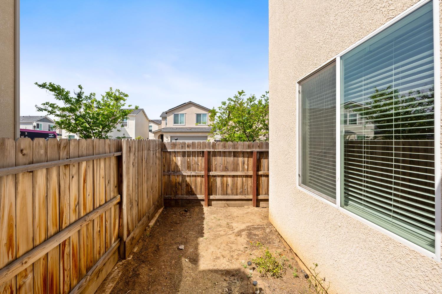 6389 E Moscato Dr, Fresno, CA 93727