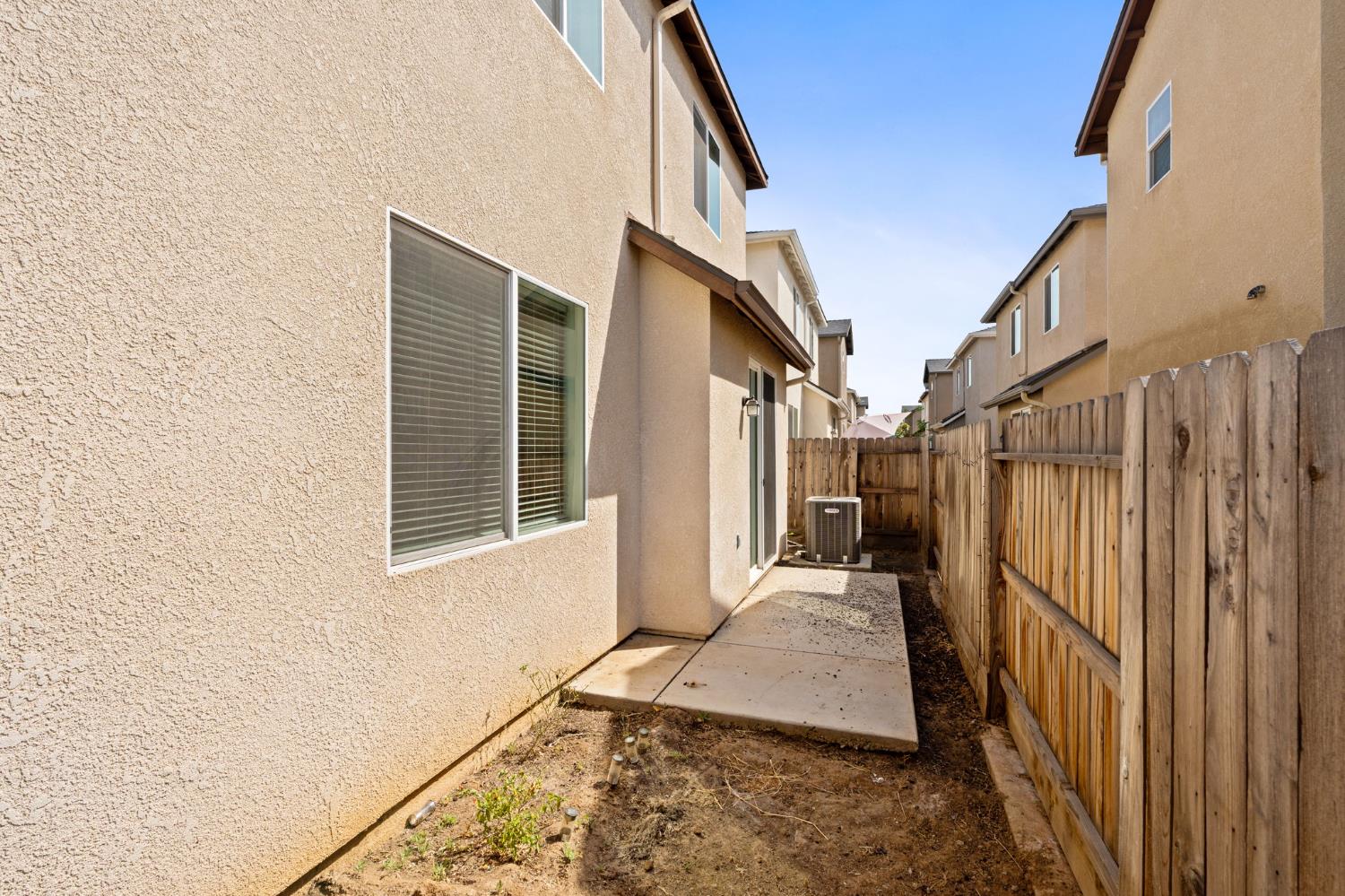 6389 E Moscato Dr, Fresno, CA 93727