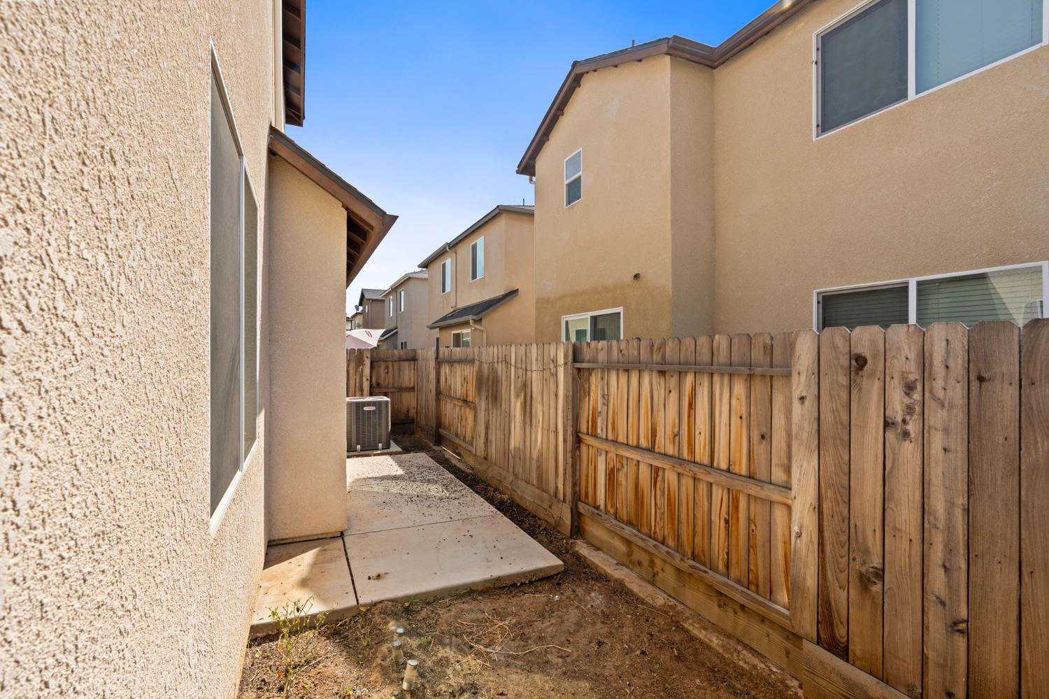 6389 E Moscato Dr, Fresno, CA 93727