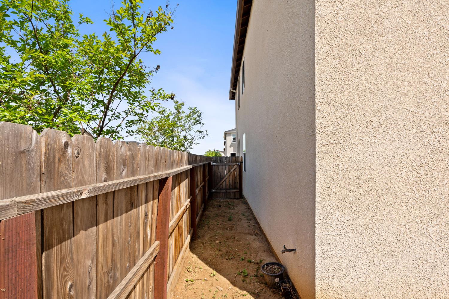 6389 E Moscato Dr, Fresno, CA 93727