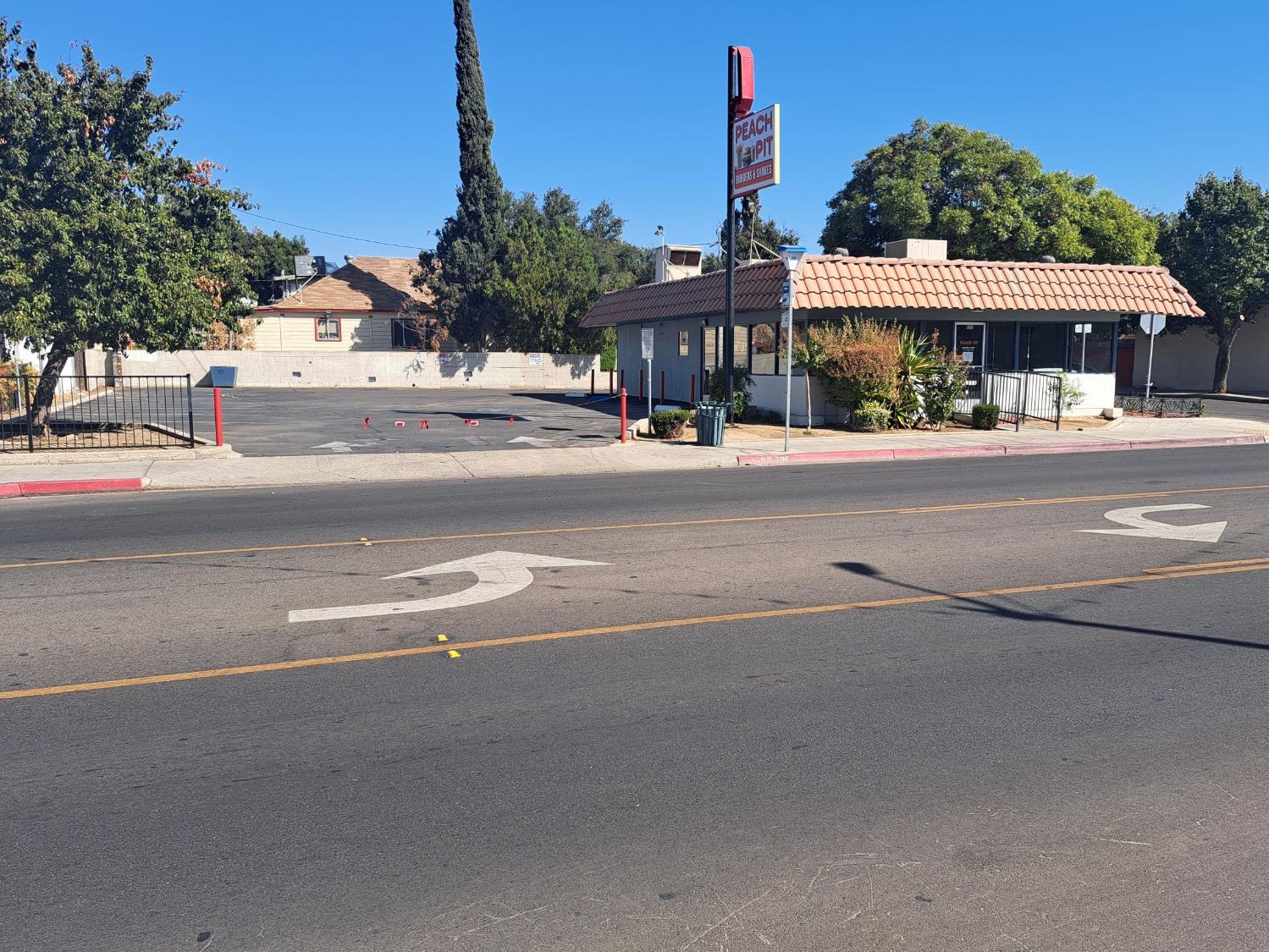 555 E Olive Ave, Fresno, CA 93728