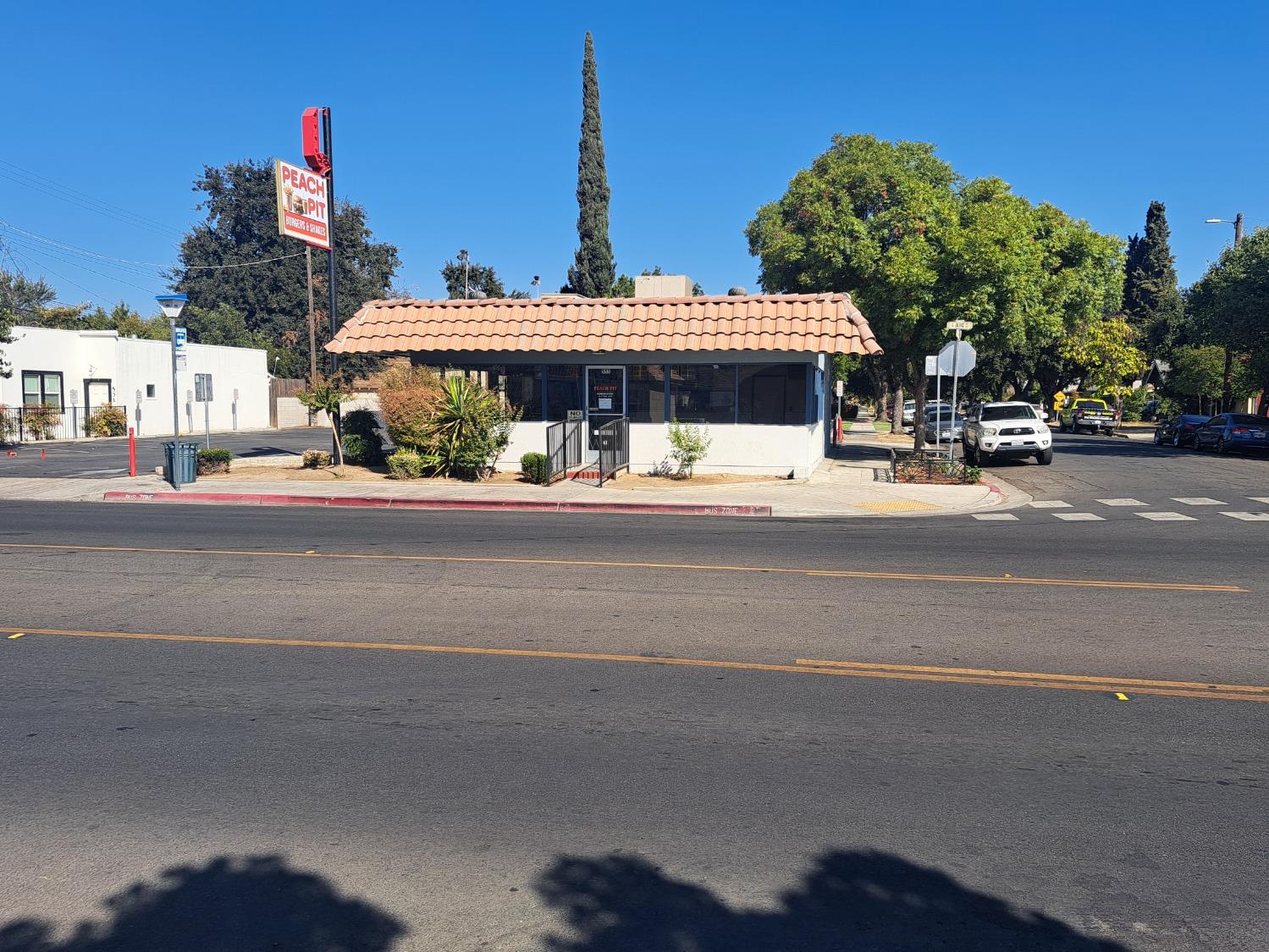 555 E Olive Ave, Fresno, CA 93728