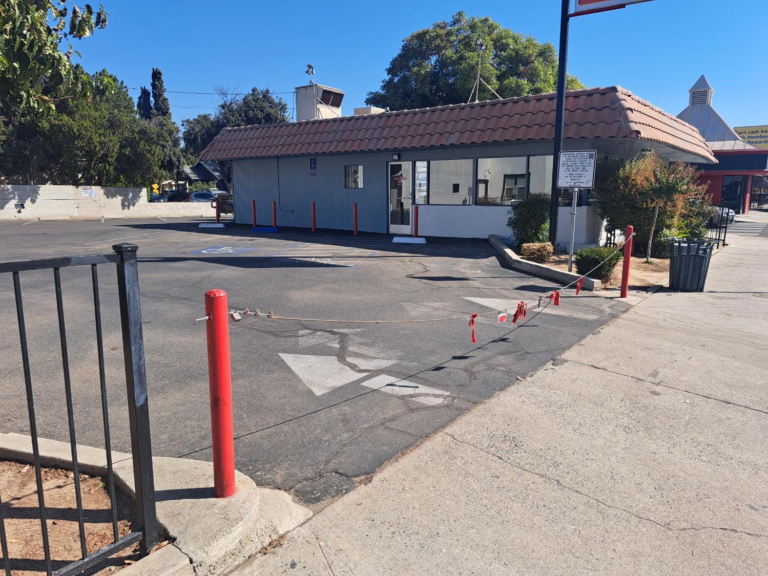 555 E Olive Ave, Fresno, CA 93728