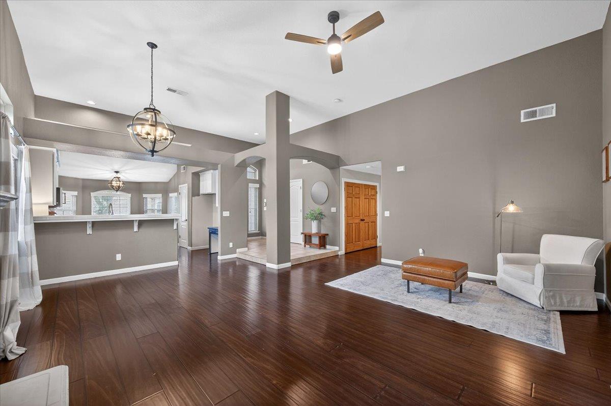 2873 E El Paso Ave, Fresno, CA 93720