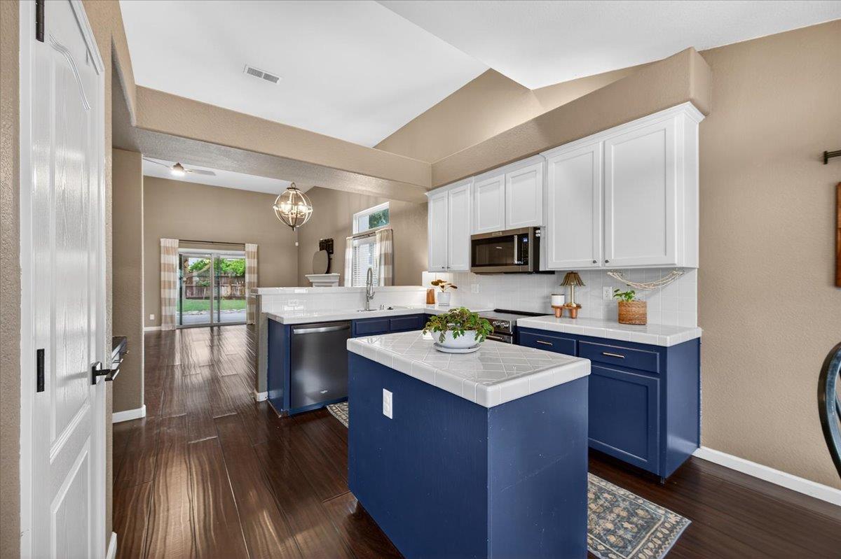 2873 E El Paso Ave, Fresno, CA 93720