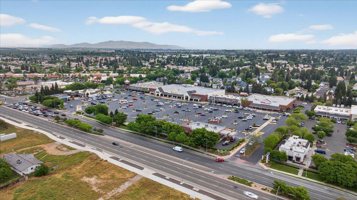 2873 E El Paso Ave, Fresno, CA 93720