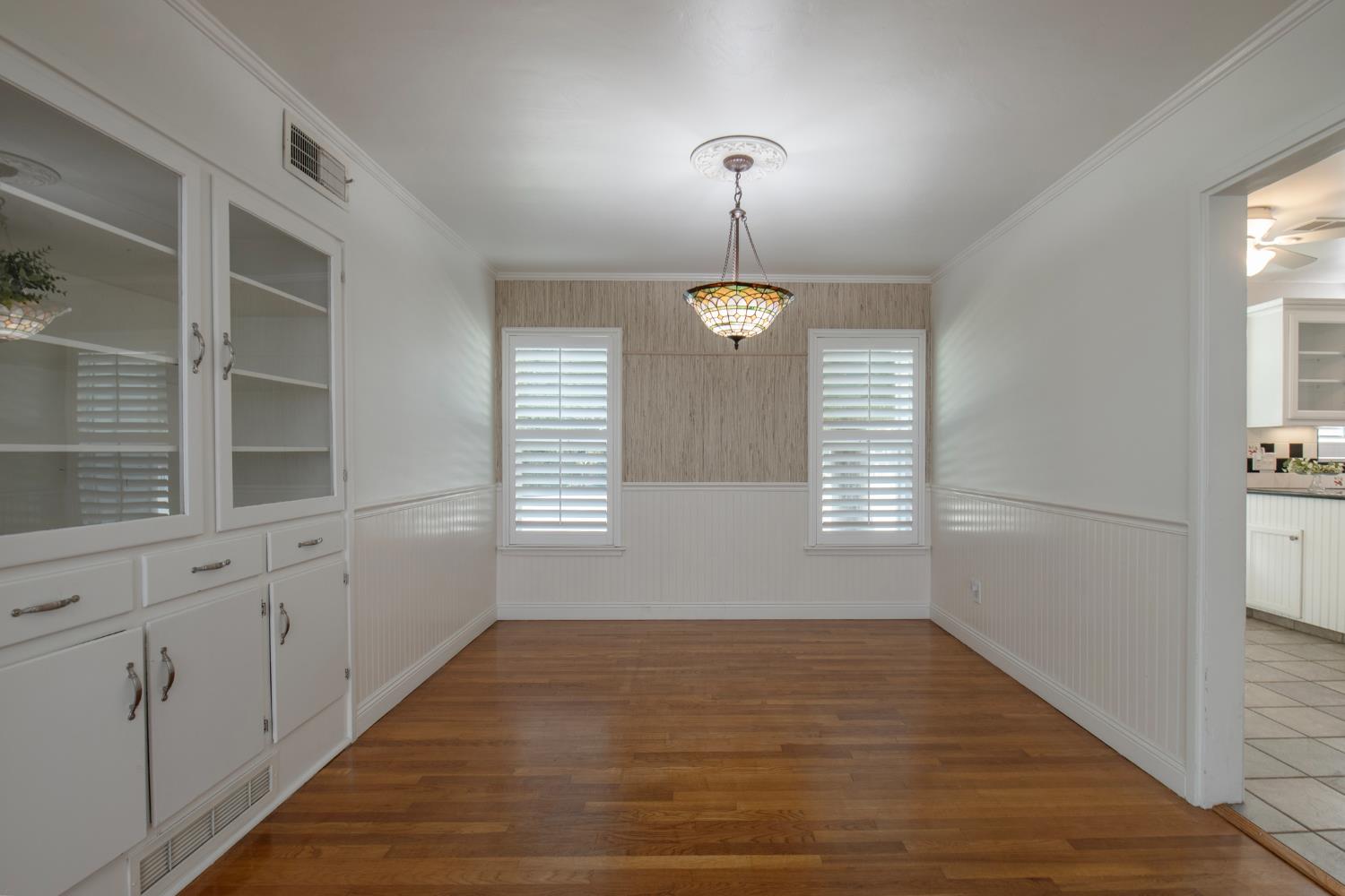 1301 W Beverly Dr, Visalia, CA 93277