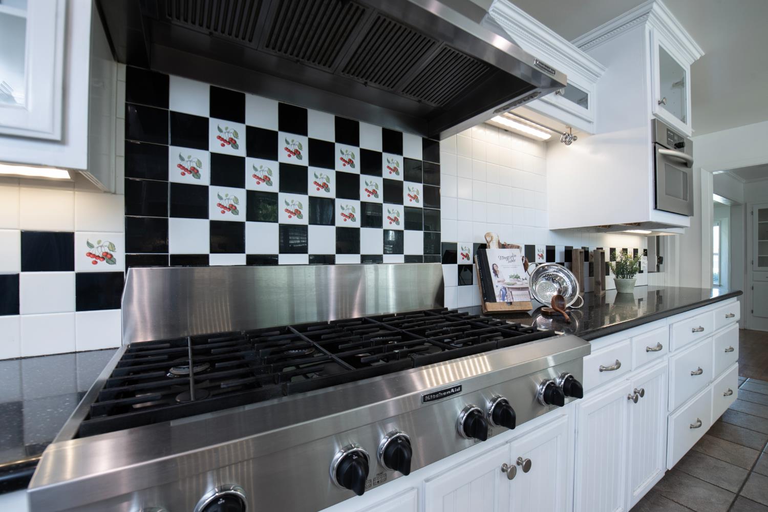 1301 W Beverly Dr, Visalia, CA 93277