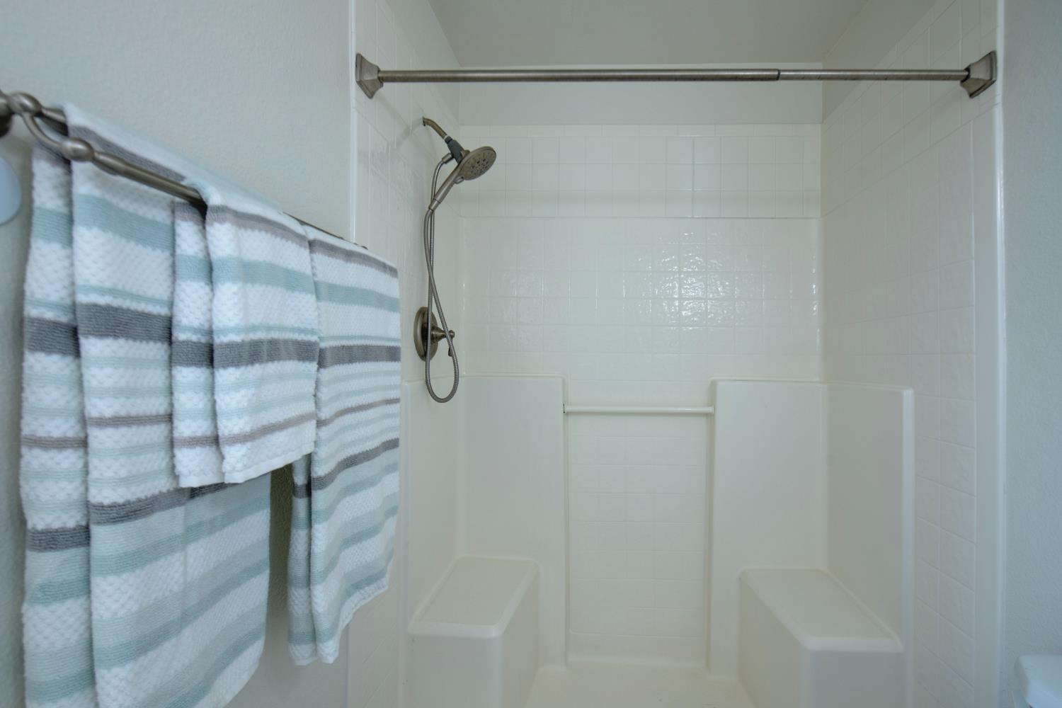 1301 W Beverly Dr, Visalia, CA 93277