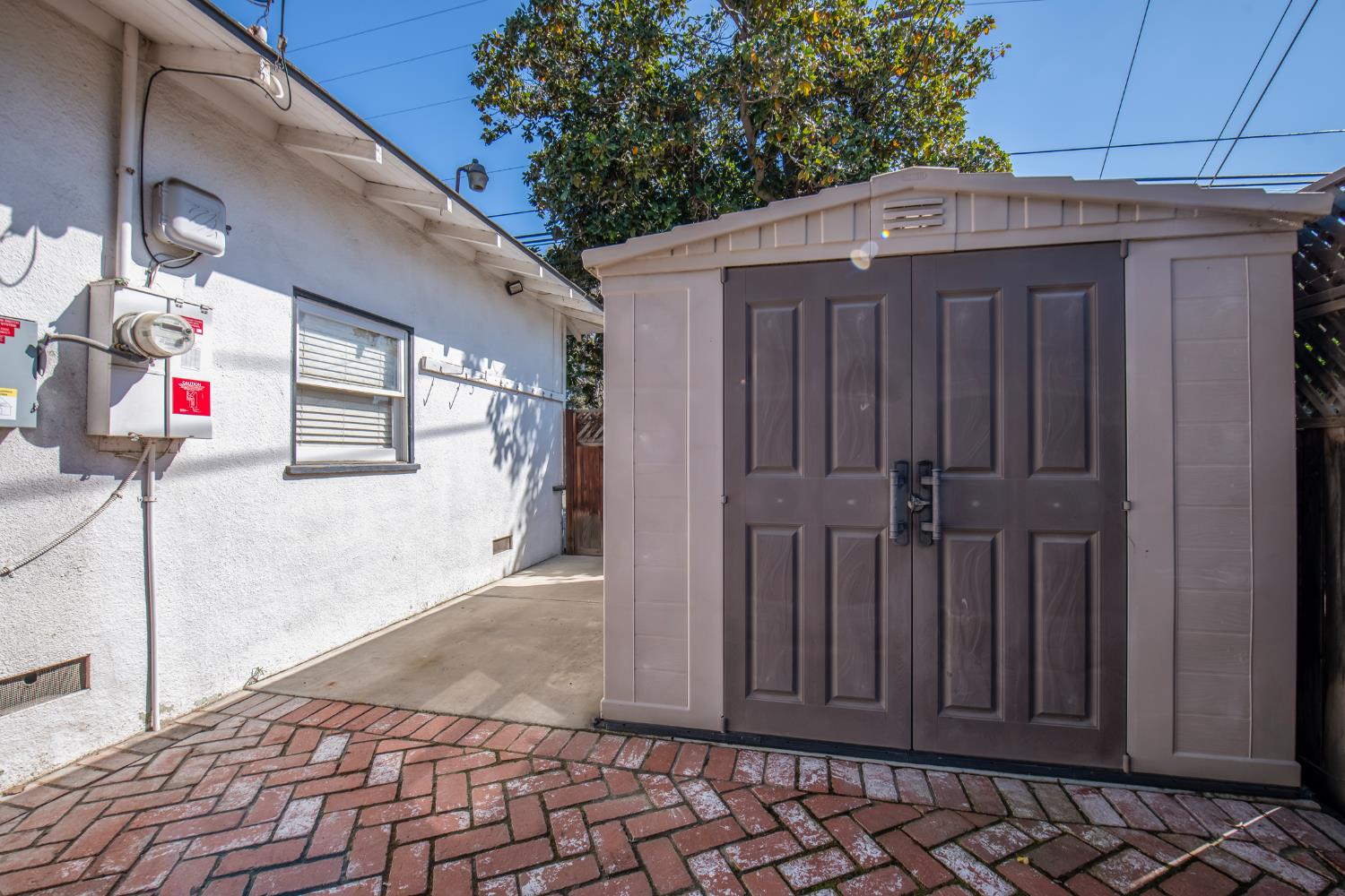 1301 W Beverly Dr, Visalia, CA 93277