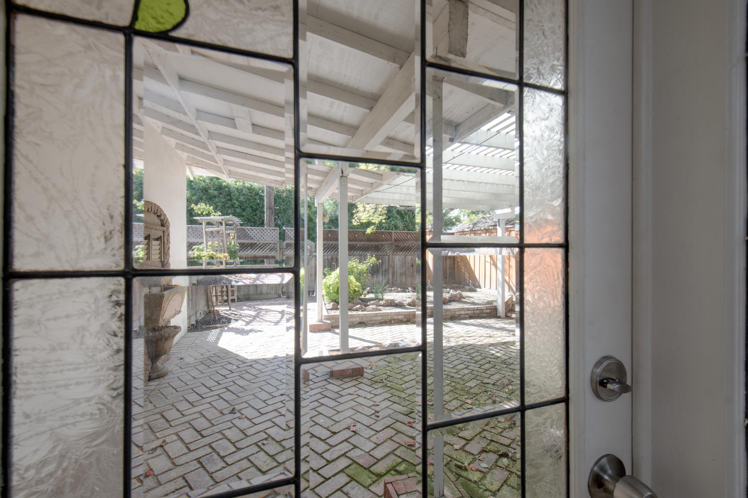 1301 W Beverly Dr, Visalia, CA 93277