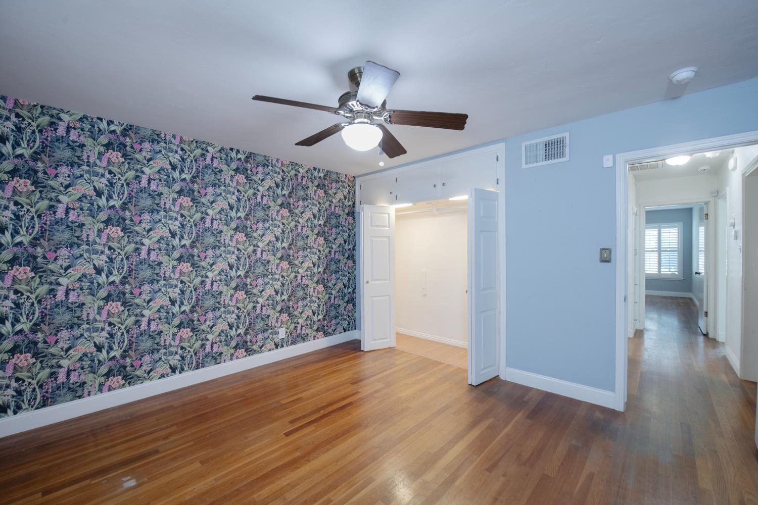 1301 W Beverly Dr, Visalia, CA 93277