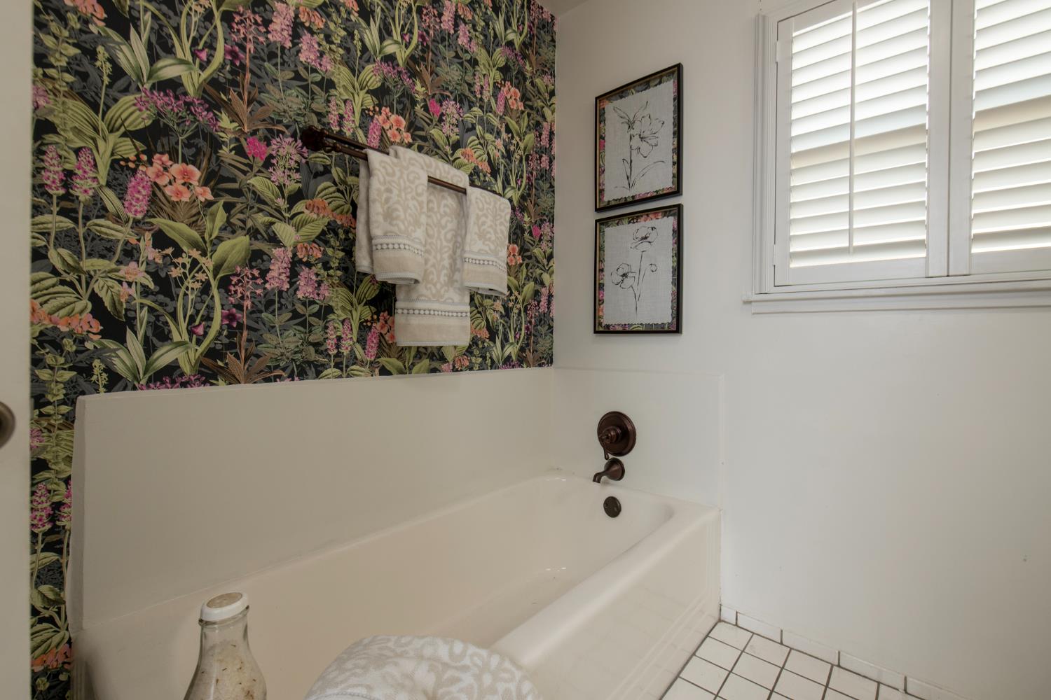 1301 W Beverly Dr, Visalia, CA 93277