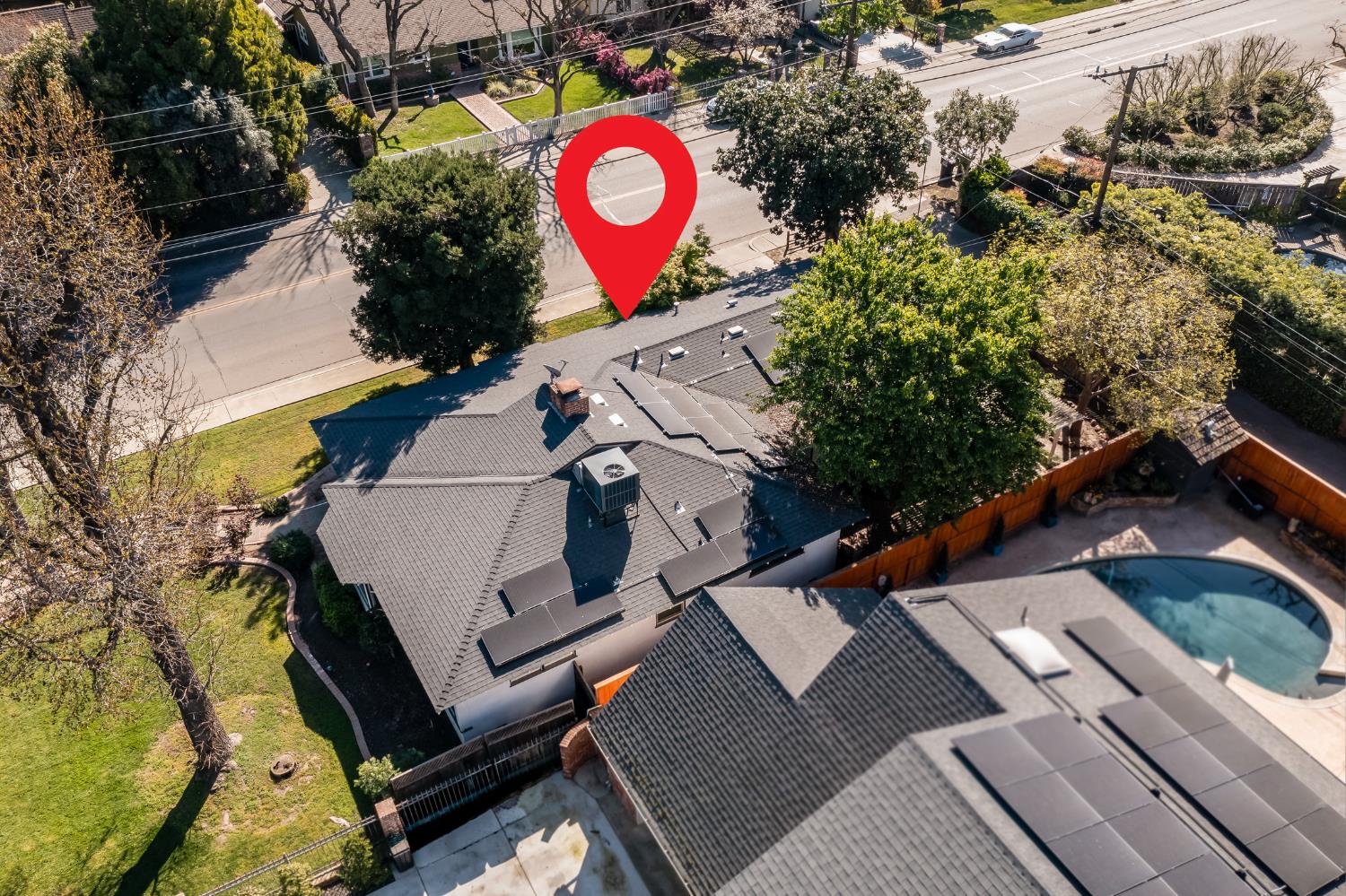 1301 W Beverly Dr, Visalia, CA 93277