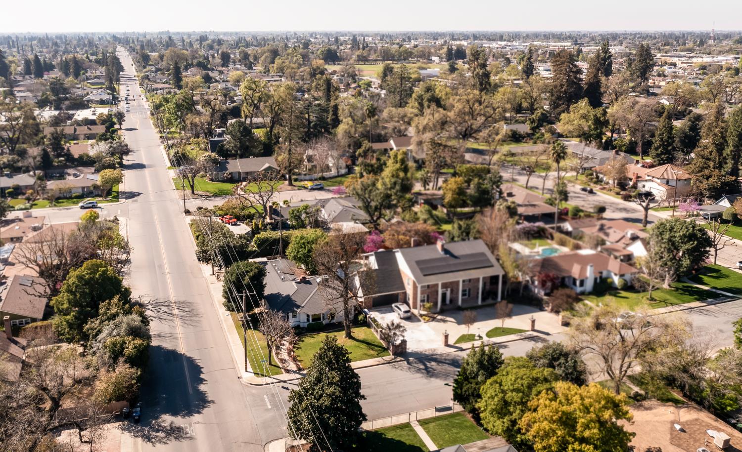 1301 W Beverly Dr, Visalia, CA 93277