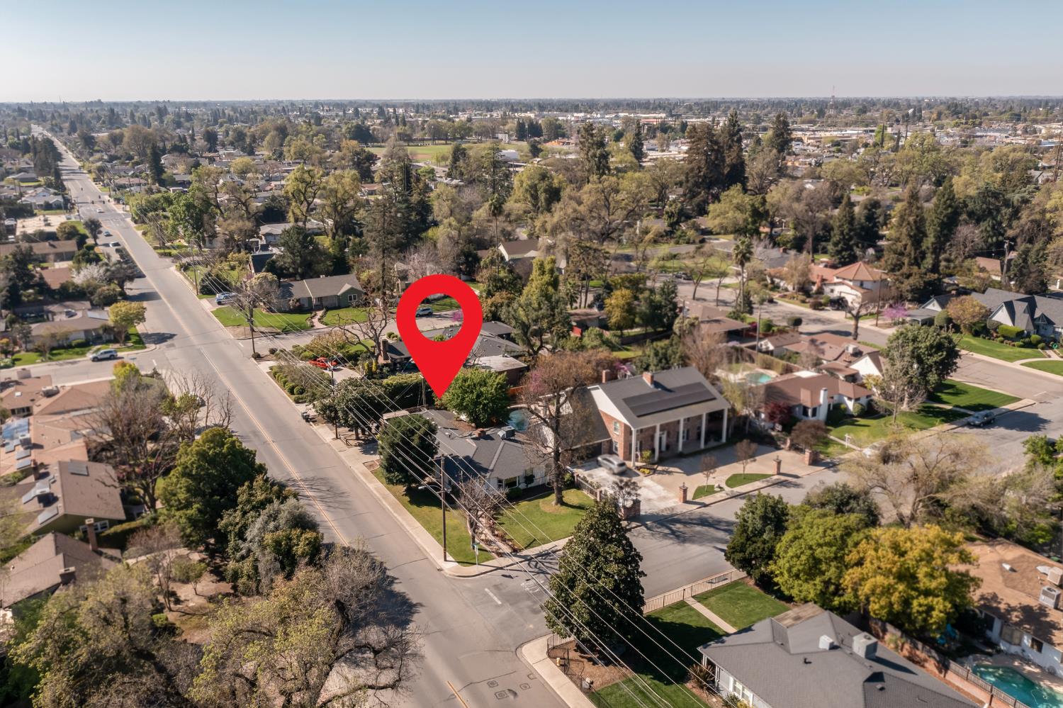 1301 W Beverly Dr, Visalia, CA 93277