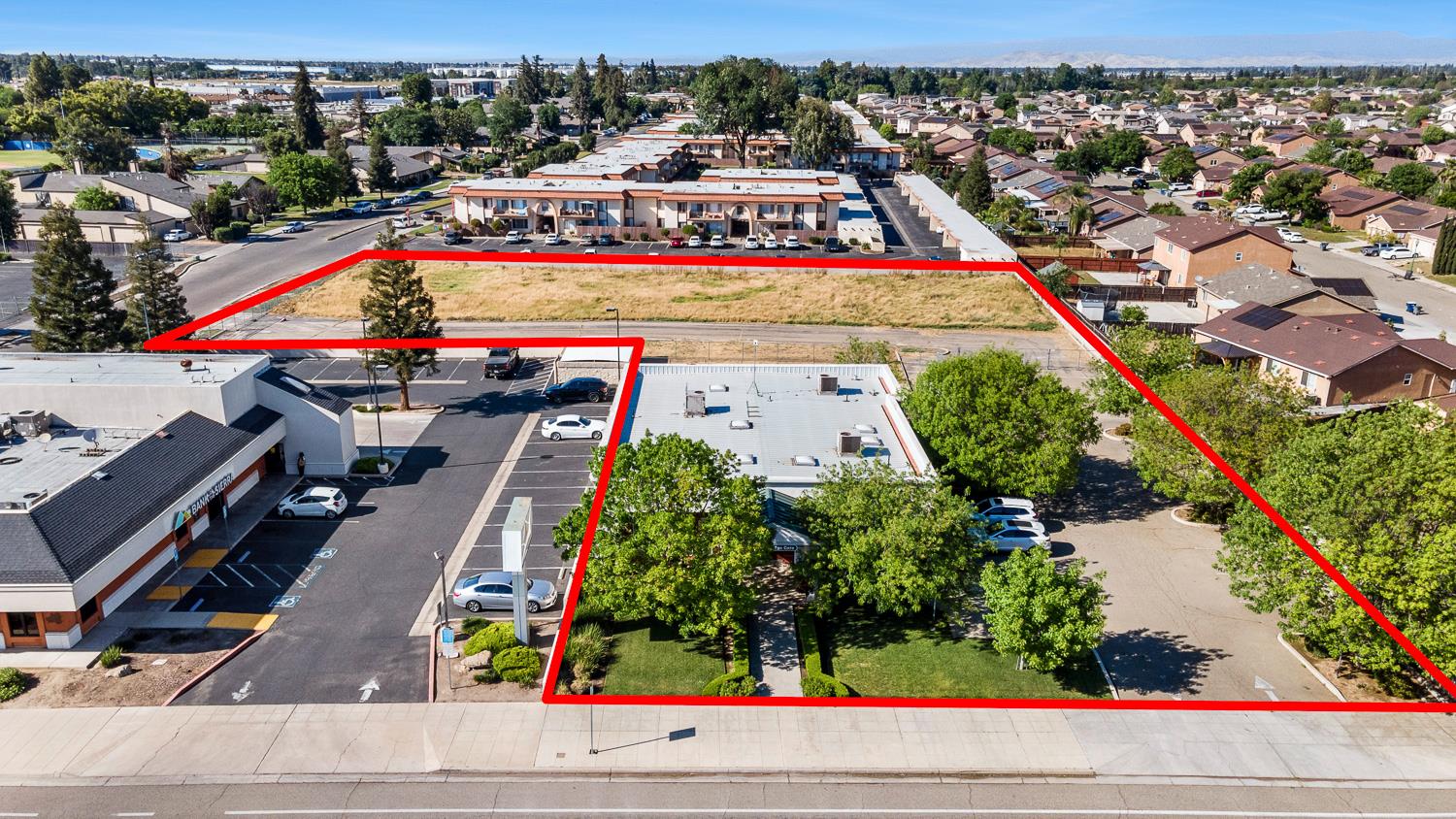 5781 E Kings Canyon Rd, Fresno, CA 93727